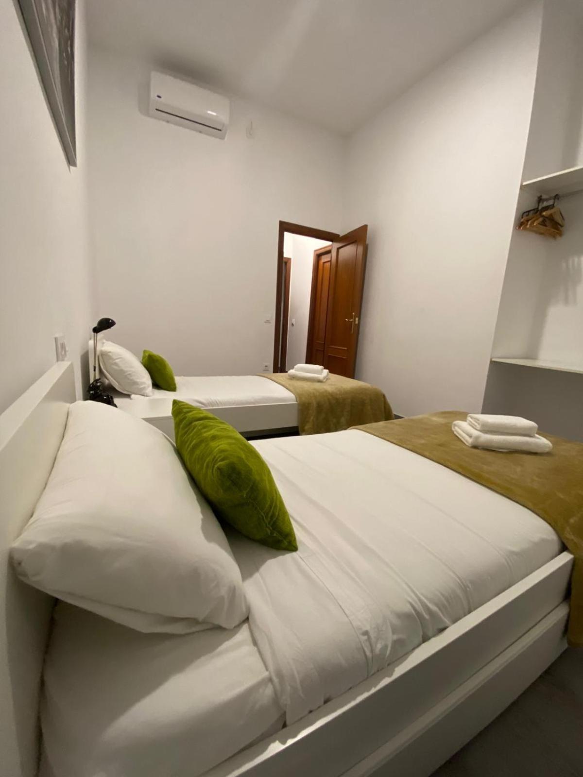 Pelicano Urban Apartment Seville Exterior photo